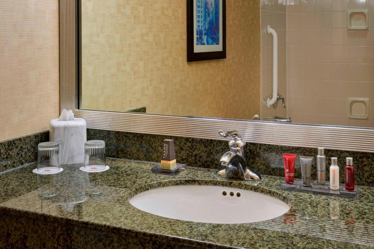 Hotel Milwaukee Marriott West Waukesha Esterno foto